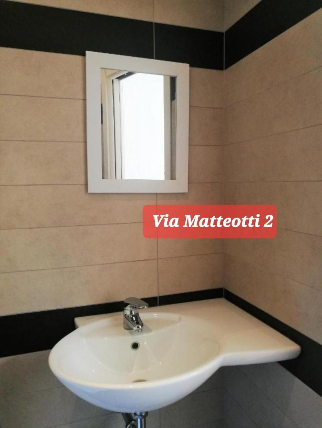 Via Matteotti & Via Carracci Apartments Bologna Kültér fotó